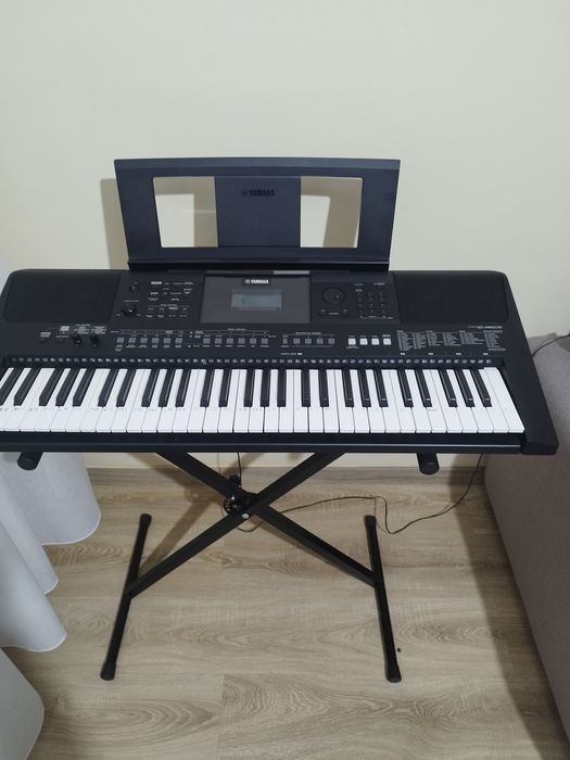 De vanzare orga Yamaha psr e 463