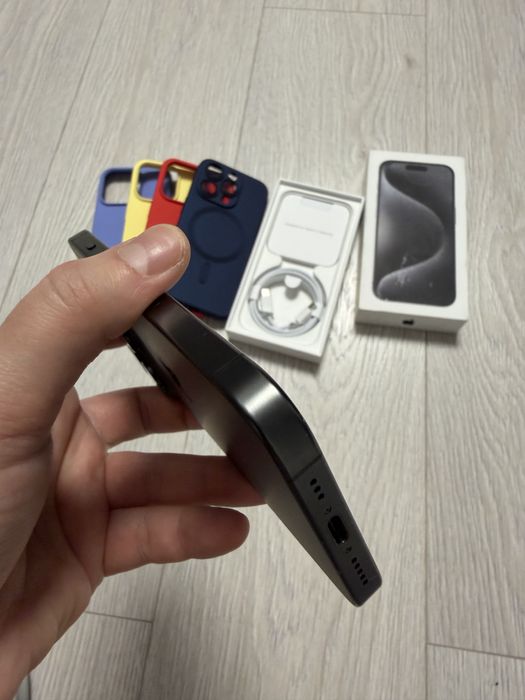 Iphone 15 Pro 128 gb cu garantie, impecabil
