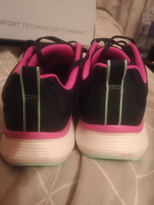 Продавам маратонки Skechers