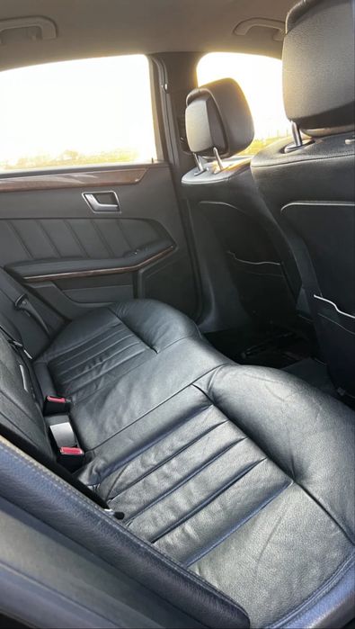 Mercedes E200 / Al doilea proprietar / Cutie Automata / Elegance