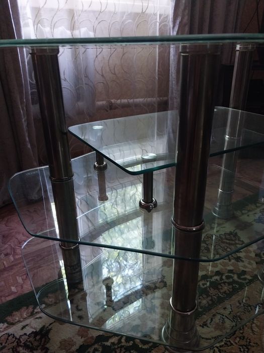 Продам стеклянный столик