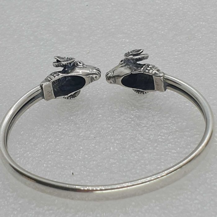 Нова масивна сребърна гривна