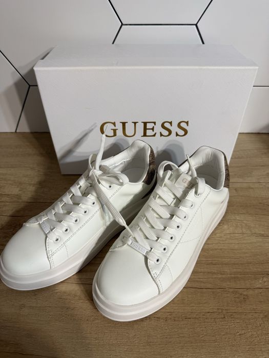 Бели кецове Guess