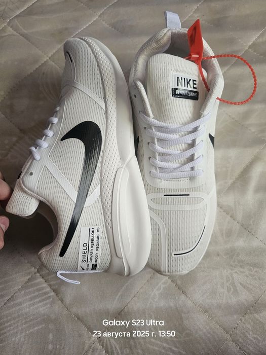 Продам кроссовки Nike