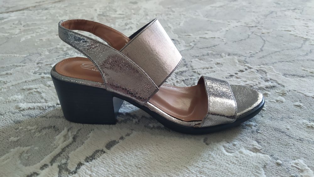 Продам босоножки