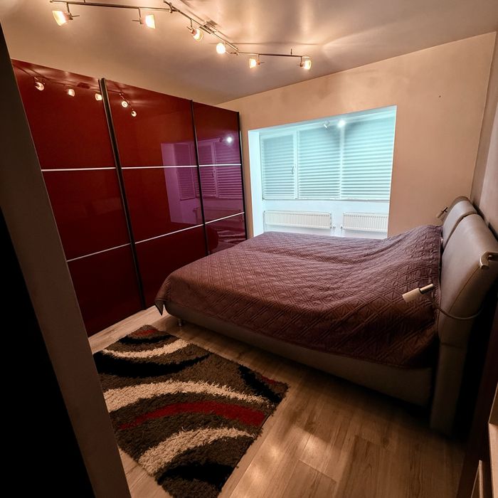 Apartament 3 camere,2 bai,decomandat,zona Politie