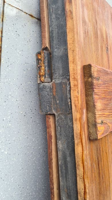 Продам дверь обшита деревом.