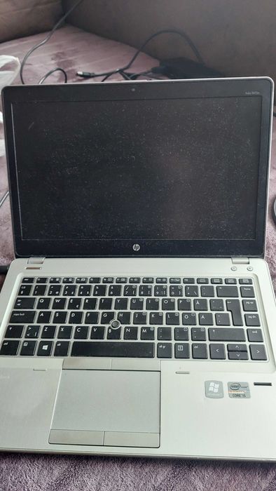 Продавам десктоп компютър с 19 инчов монитор и 2 стари лаптопа.