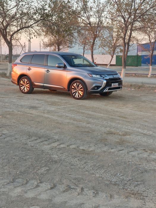 Mitsubishi Outlander (2019)