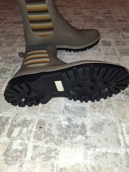 Ghete Toni Pons 39 nou eticheta