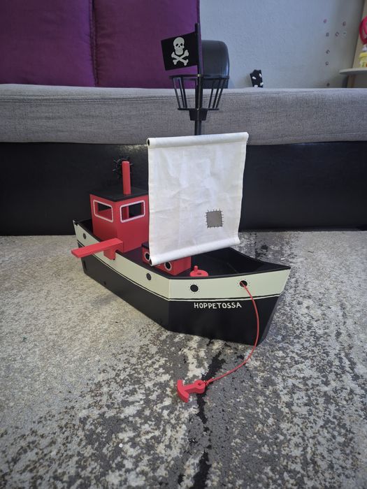 Корабът на Пипи Дългото чорапче и татко Ефраим + подарък конят на Пипи