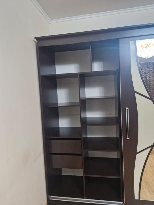 Продам шкаф с зеркалом купе