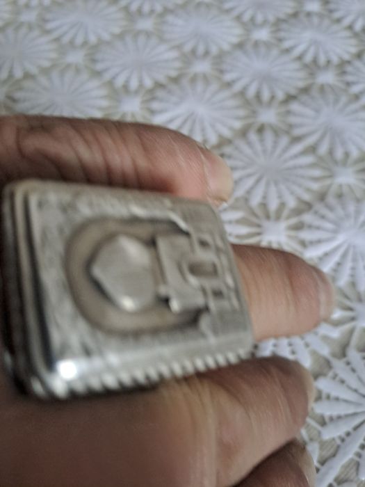 Продам серебро  печатку