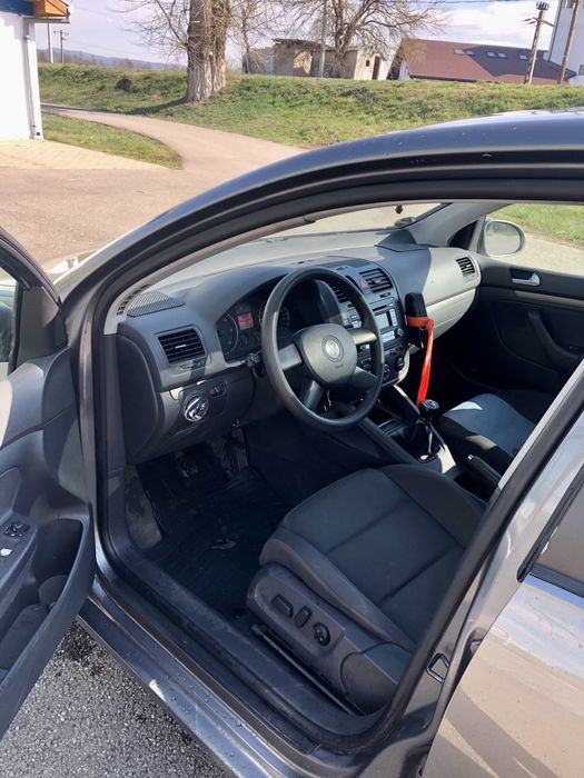 Vand Golf V 1.9 TDI - proaspat vopsit