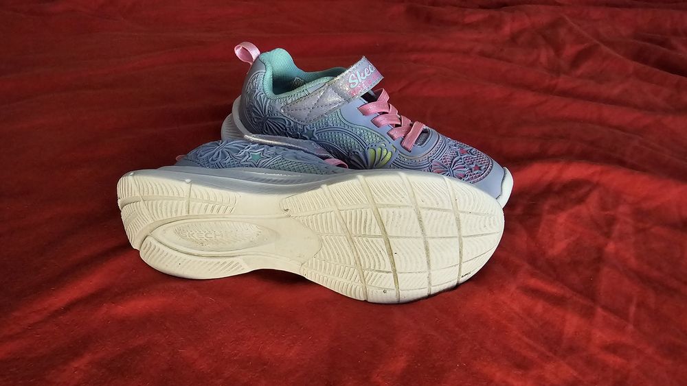 Продавам детски обувки втора употреба – Skechers и Adidas