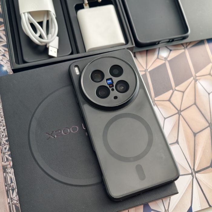Vivo X200 Ultra 16/512gb черный