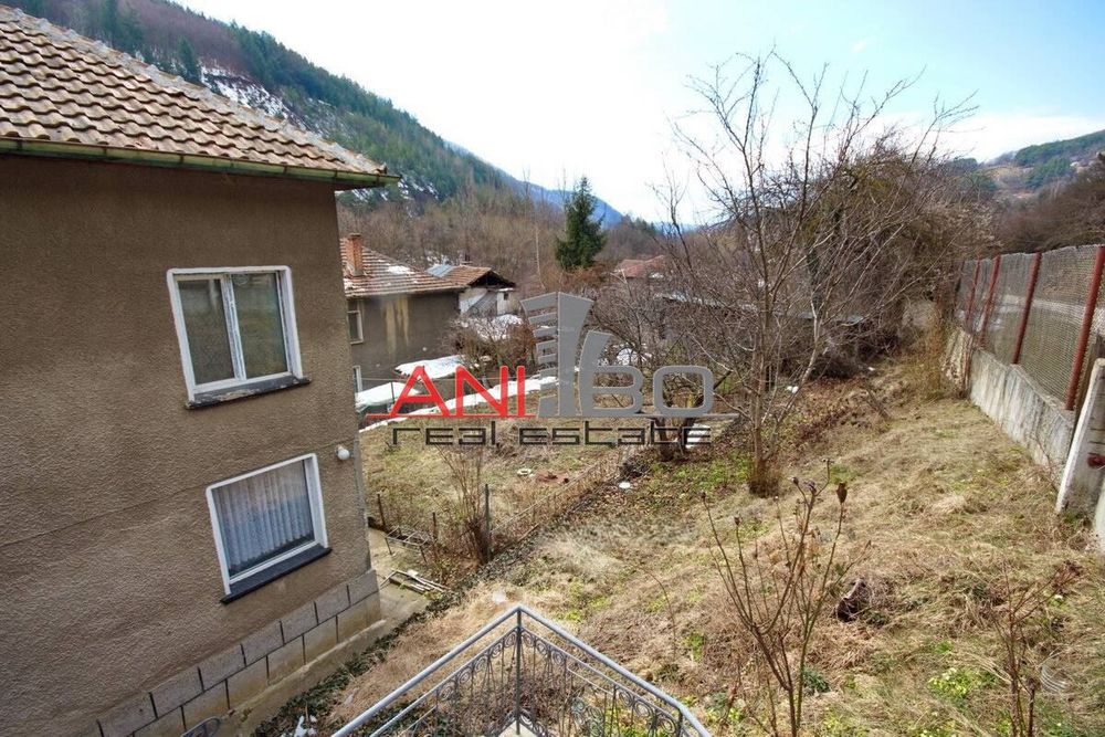 Къща в София, област-с.Чурек площ 150м2 цена 100000€