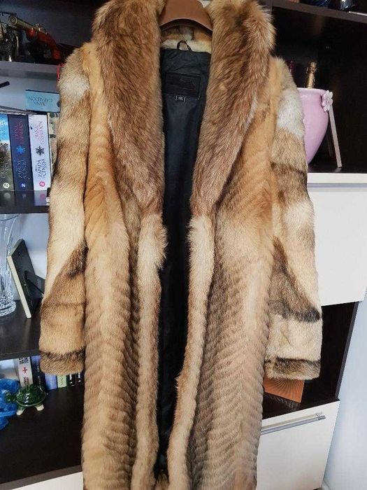 Vand haina din blana vulpe si palton piele cu garnitura blana de vulpe
