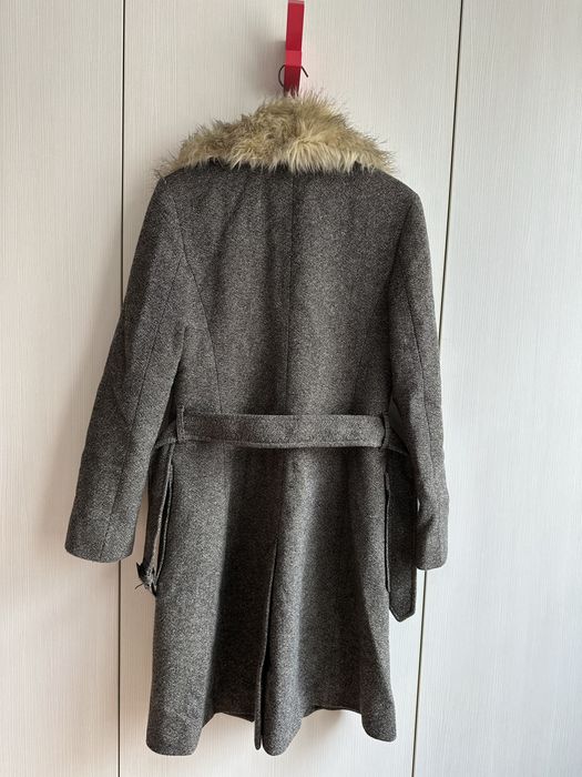 Продавам палто S размер на марката Etere