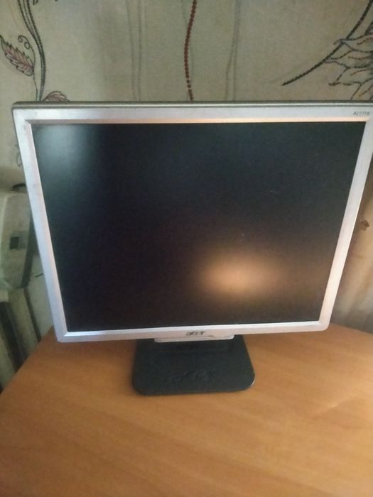 Монитор Acer 17 диагональ
