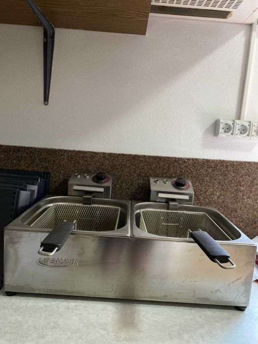 Mobilier bar și bucătărie ,tonomat de dulciuri