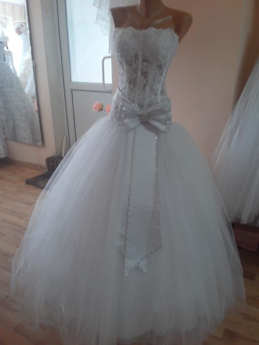 Платья свадебные новые
