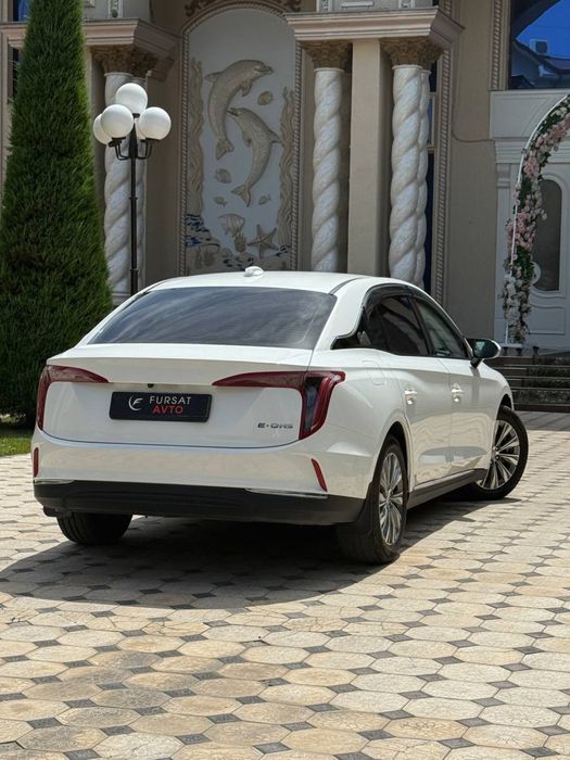 HONGQI EQM5 500kmlik nasiyaga sotiladi