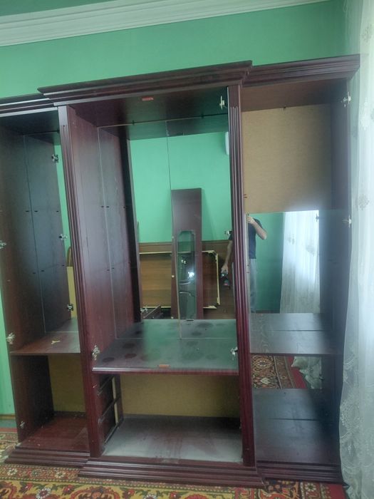 Продам камод со сервантом