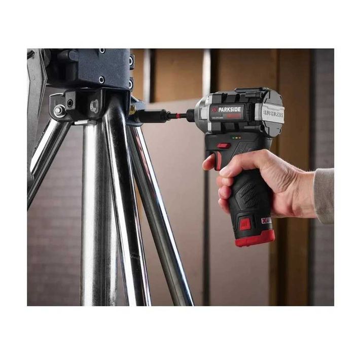 Bormasina cu impact 170Nm cu acumulator 2Ah!