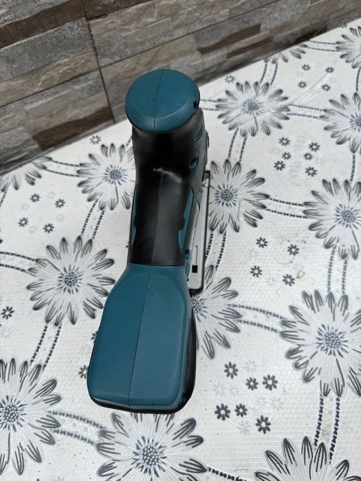 Акумулаторен прободен трион MAKITA DJV181