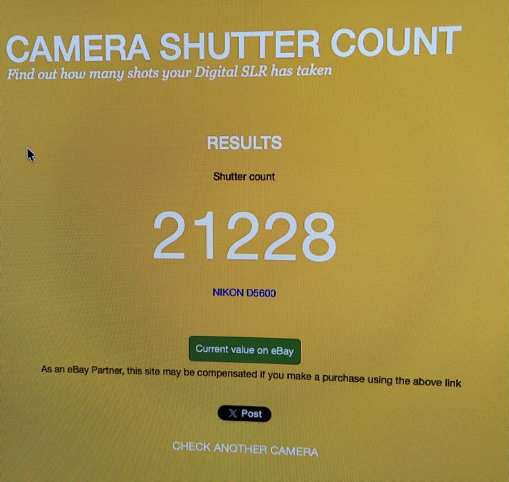 Nikon D5600 cu 3 obiective 18-55mm / 35mm / 55-200mm