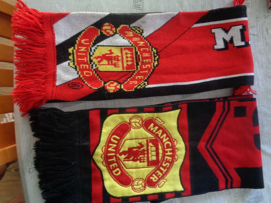 Продавам 2 Колекционерски Фенски Шалове Манчестър Юнайтед (Manchester United F.C.)