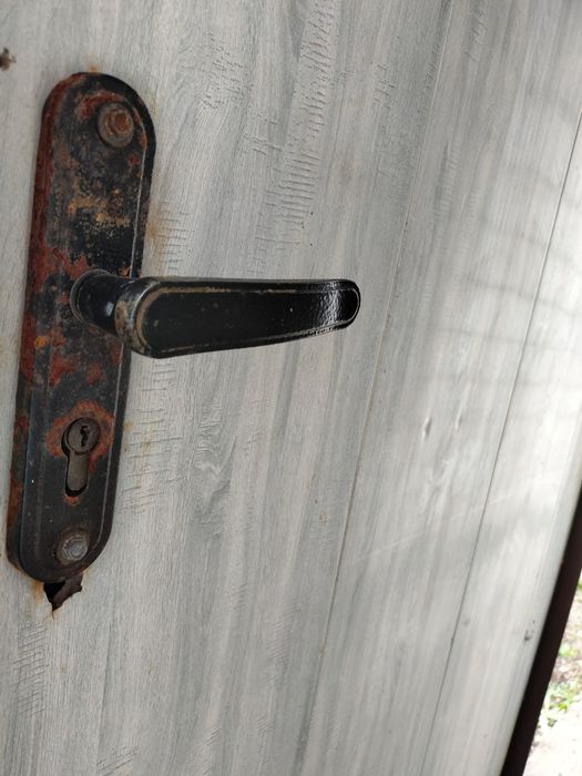 Есік сатылады,ор 2.10х1.05