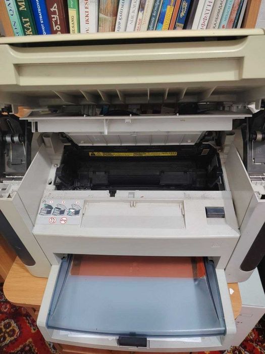 Многофункциональный принтер HP LaserJet M1120 MFP в хорошем состоянии