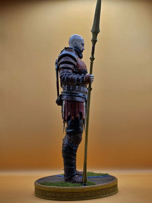 Kratos God of War Premium Statue | Ръчно боядисана | С витрина | 31 см