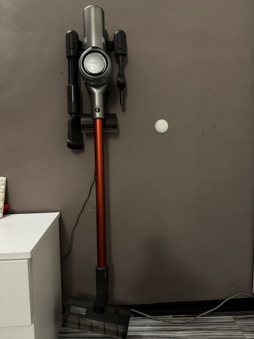 Прахосмукачка вертикална на батерия