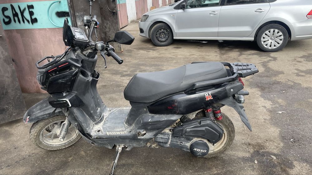 Продам скутер на ходу торг