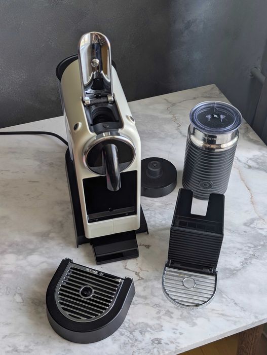 Aparat de cafea Nespresso CitiZ&Milk Alb