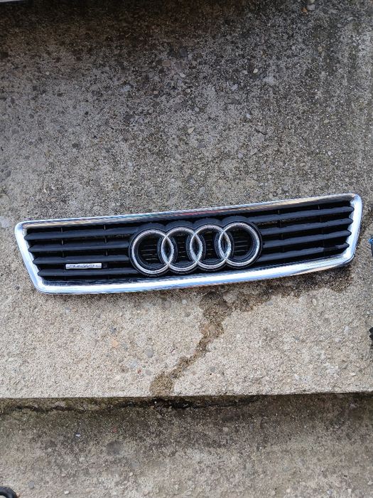 Grila   centrala quattro  audi  a4