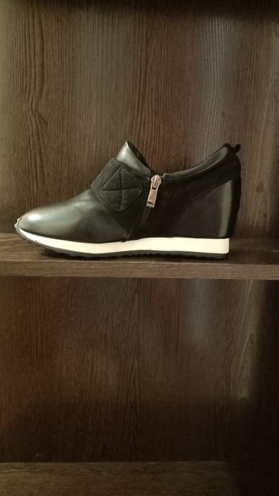 Продам обувь (слипоны)