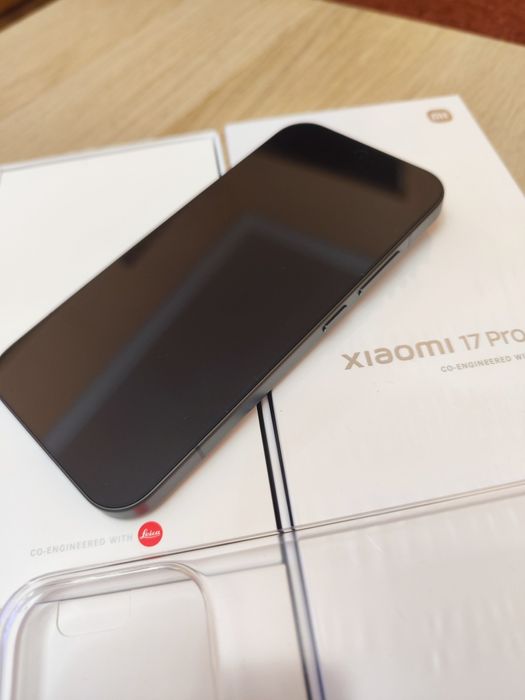 Продавам Xiaomi 17 Pro – 12GB RAM / 256GB ROM