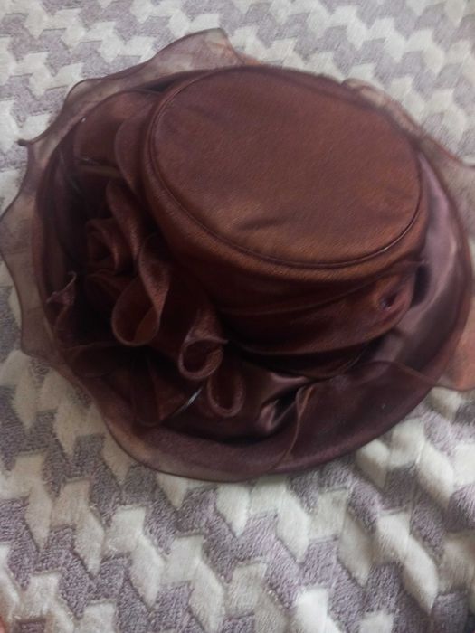 Doua palarii deosebite