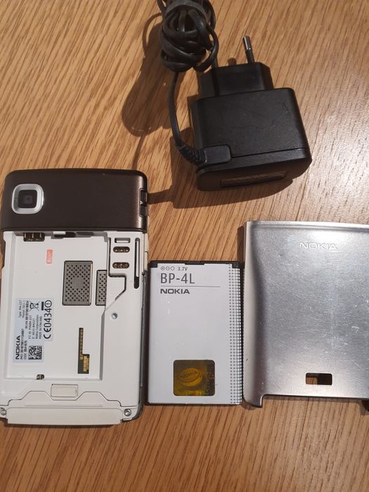 Vând Nokia E61i de colectie.Pret 180 ron