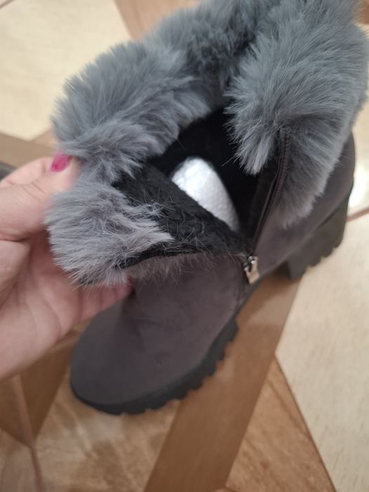 Ghete cu blana  noi