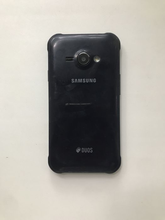 Сотовый телефон Samsung Galaxy J1