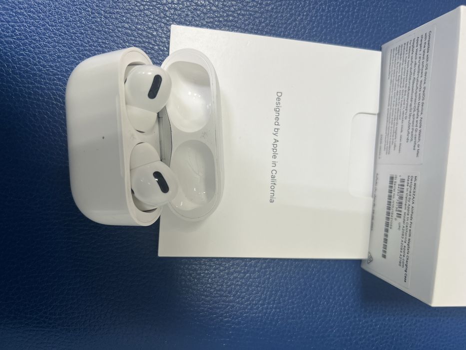Наушники Apple AirPods