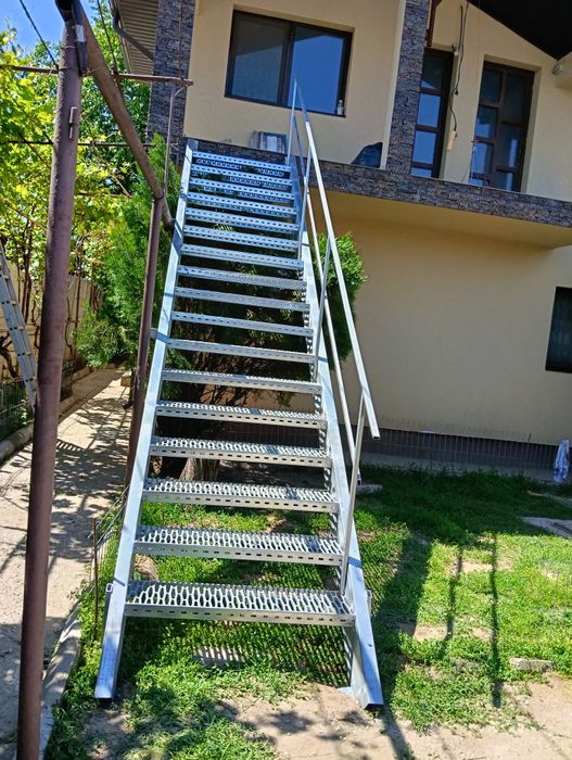 Vând scări zincate profesionale