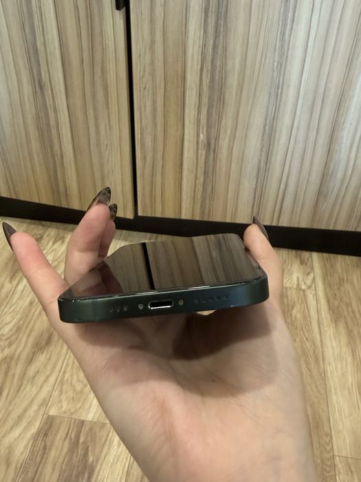 Продам 13 айфон зеленый срочно