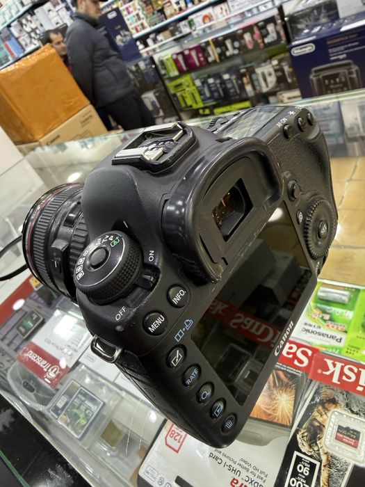 Продается фотоаппарат Canon 5d mark3