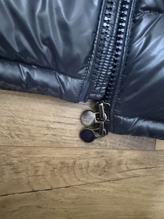 Vand geaca moncler originala albastru inchis